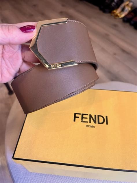 foto cintura fendi